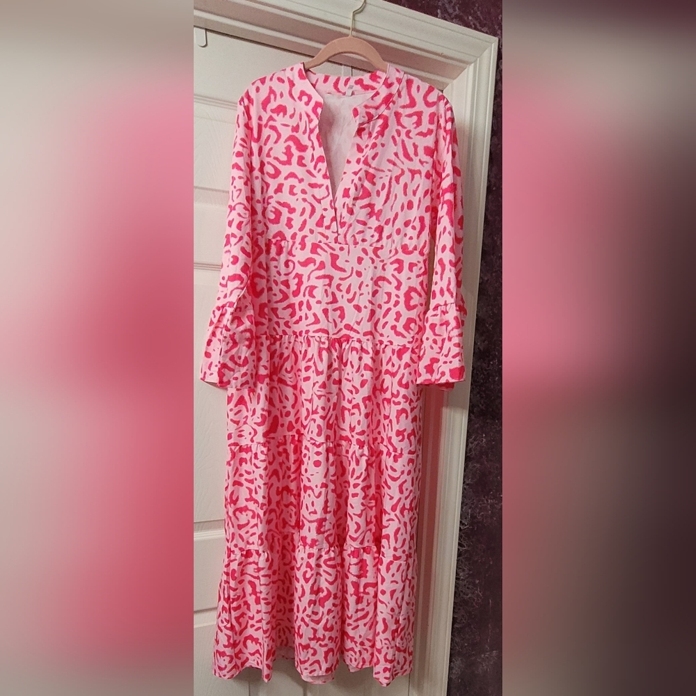 NWOT Large. pink and white lepard print maxi dress with bell sleeves